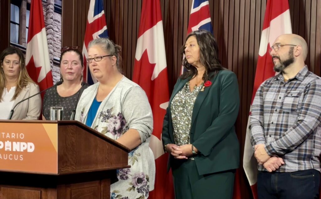 Jenny Tozer était à Queen's Park, mercredi, pour appuyer le projet de loi 74. (Émilie Gougeon-Pelletier/Émilie Gougeon-Pelletier)