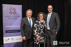 Après les initiatives annoncées ces dernières années, le rapprochement entre Québécois et francophones connait du succès. De gauche à droite : Le président du Centre de la francophonie des Amériques, Michel Robitaille, la présidente de la FCFA, Liane Roy, et le ministre Jean-François Roberge. Photo : Jean Rodier