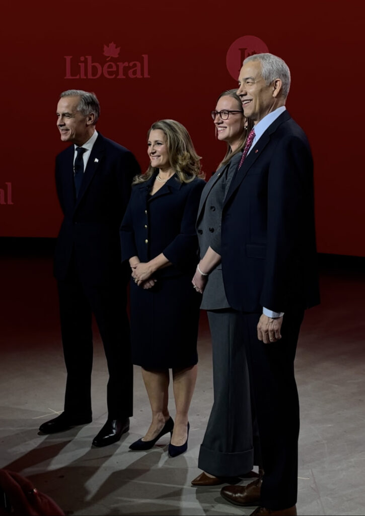 Les candidats à la chefferie libérale, de gauche à droite : Mark Carney, Chrystia Freeland, Karina Gould et Frank Baylis. Photo : Marianne Dépelteau - Francopresse