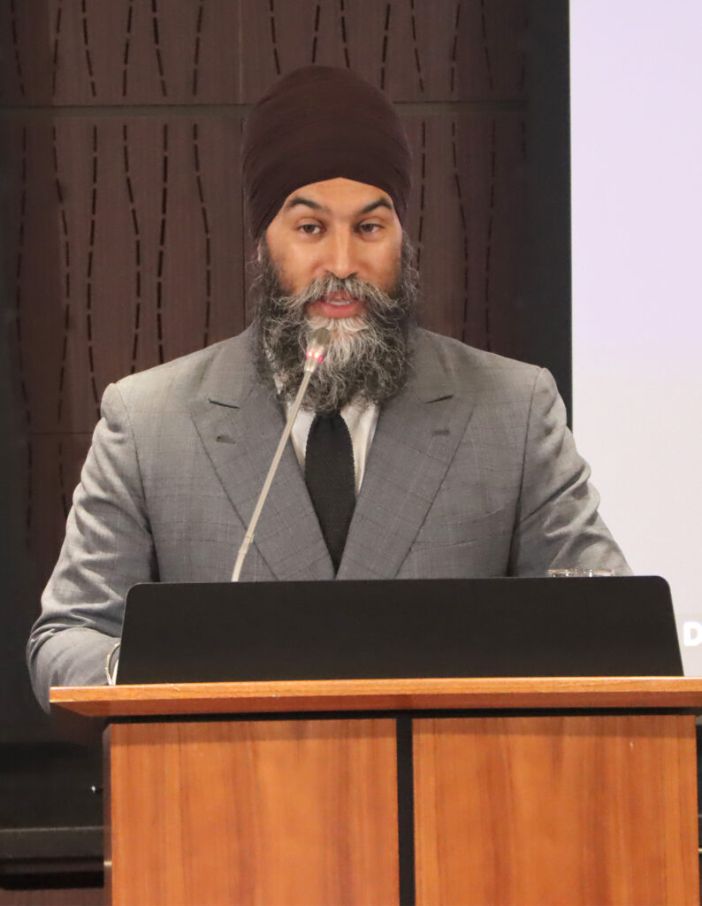 Le chef du NPD, Jagmeet Singh, a effectué une deuxième visite à Winnipeg au Manitoba, mercredi et jeudi, tout comme le chef libéral Mark Carney.