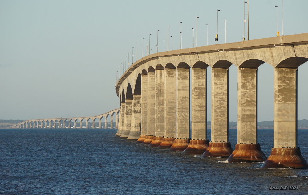 Le pont de la Confédération relie l’Île-du-Prince-Édouard avec le reste du Canada.