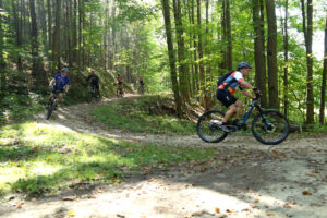 Un sentier cyclable à Albion Hills. Crédit : Toronto and Region Conservation Authority