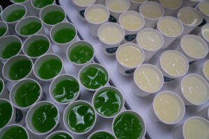 Boissons vertes et blanche au couleur du drapeau Franco-Ontarien