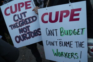 Panneaux de manifestants