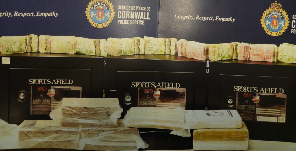 Saisie d'argent et de drogue, police de Cornwall