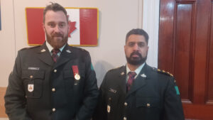 Le maire Justin Towndale et le Major Mike McDonell