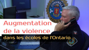 Policier au téléphone