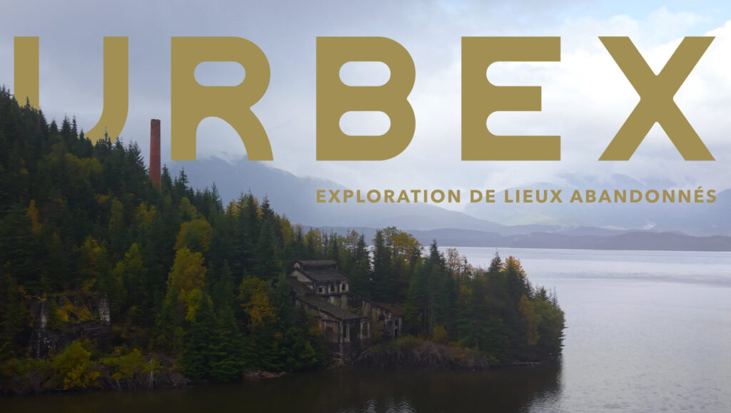Urbex, vue aérienne d'une ancienne usine au bord d'un lac